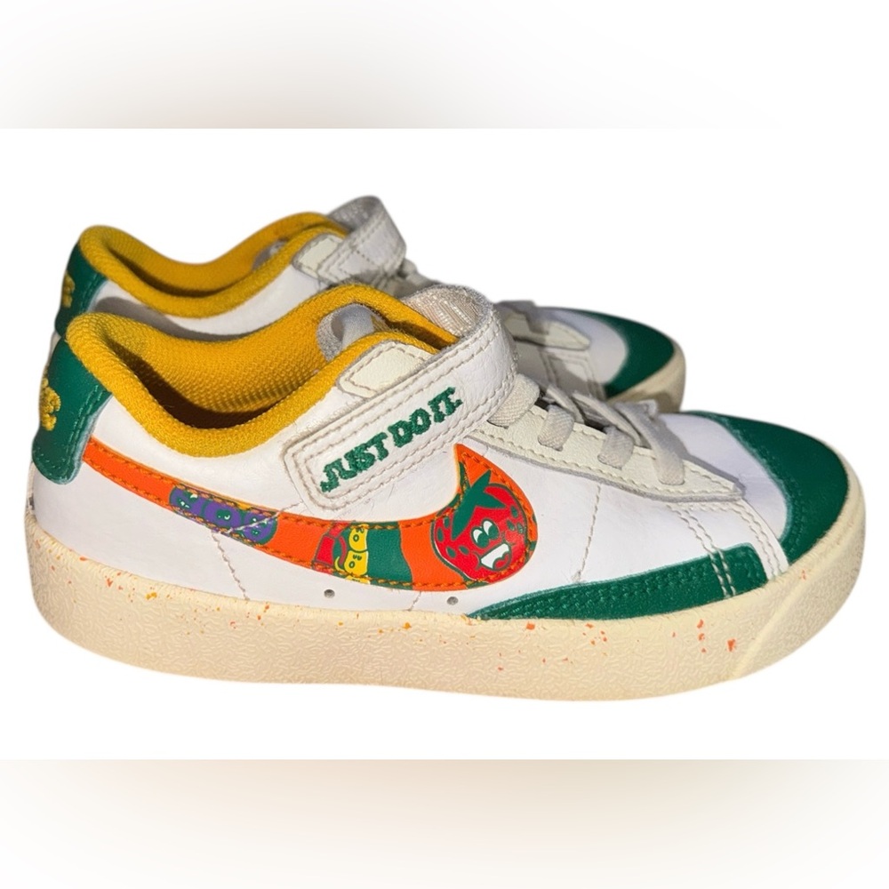 Nike White and Green Retro Sneakers